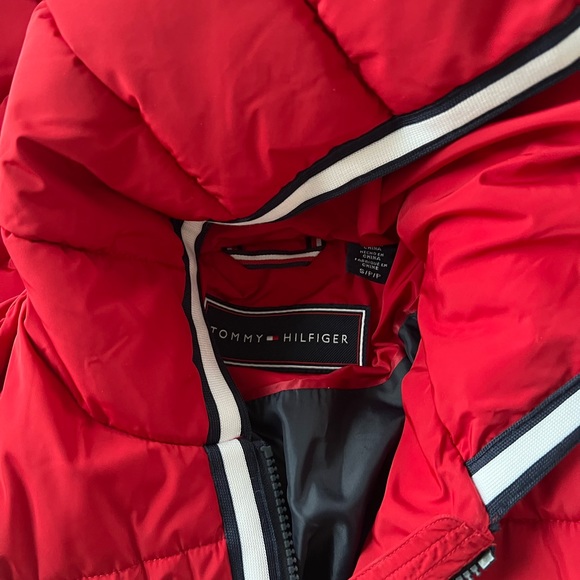 Tommy Hilfiger warm winter coat. Like new!! - Picture 5 of 7